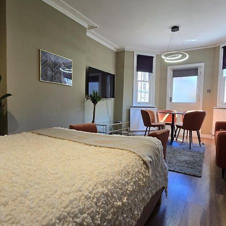 Spacious Studio For 4 Flat Near Regents Park N2 London Kültér fotó
